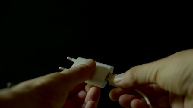 Prise usb branchement sur chargeur de t&eacute;l&eacute;phone portable