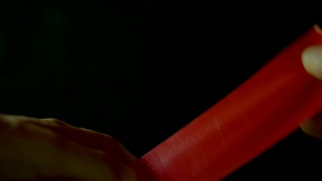 Rouleau de ruban adh&eacute;sif cin&eacute;ma rouge, d&eacute;chirement