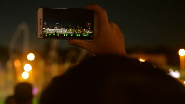 man records a video on the phone