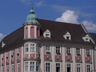 Baustil - historische Hausfassade im neuen Glanz