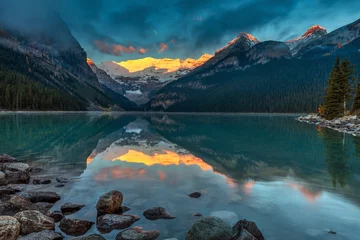 Foto op Plexiglas The First sunlight illuminating Victoria glacier on a calm morning in Autumn at Lake Louise in Banff National Park, Alberta, Canada.  © peteleclerc