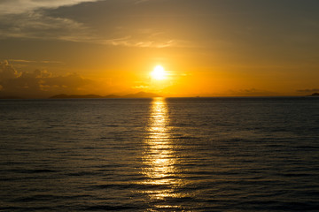 Fototapeta na wymiar Golden sunset.