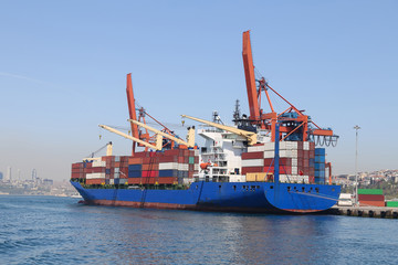 Fototapeta premium Container Ship in port