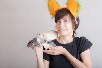 woman with three domestic rats