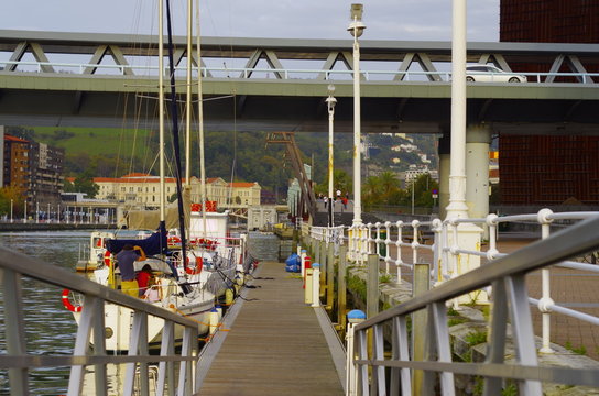 atraque de barcos en puerto deportivo