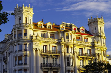 Naklejka premium edificio 