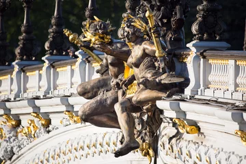 Photo sur Plexiglas Pont Alexandre III Statues pont Alexandre III