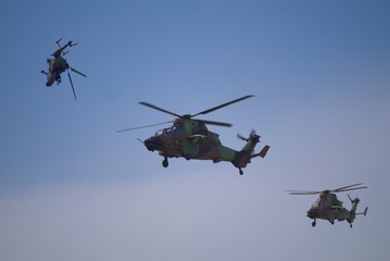 Fototapeta na wymiar hélicoptère de combat 1