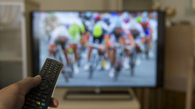 biycle race watching on tv