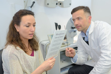 Fototapeta premium reading to determine the eyes grades