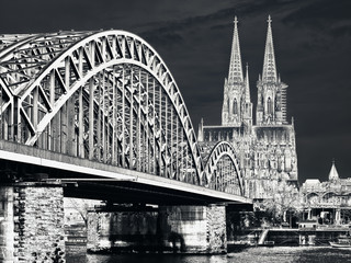 Kölner Dom mit Hohenzollernbrücke