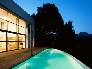 Beautiful Luxury Home with Swimming Pool