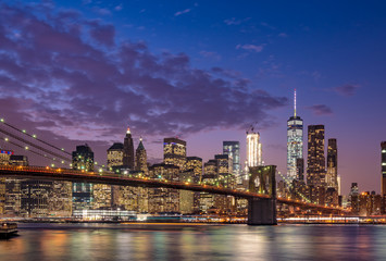 Fototapeta na wymiar ブルックリン橋とニューヨークの夜景
