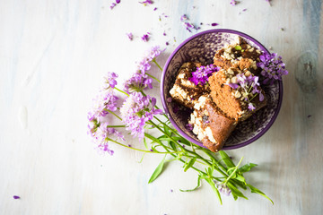 Kuchen dessert with flowers
