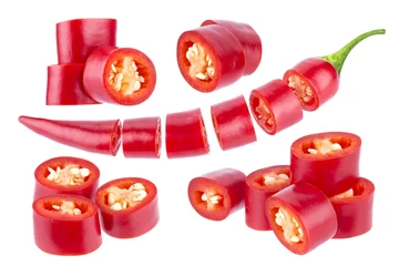 Fotobehang Gesneden Spaanse peper. Snijd rode hete chili peper geïsoleerd op een witte achtergrond © xamtiw