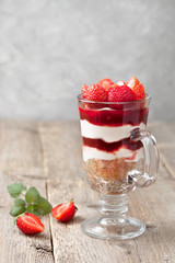 cheesecake with strawberries