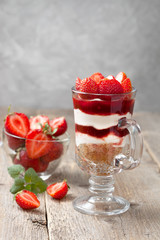 cheesecake with strawberries