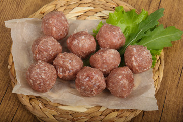 Raw meat balls