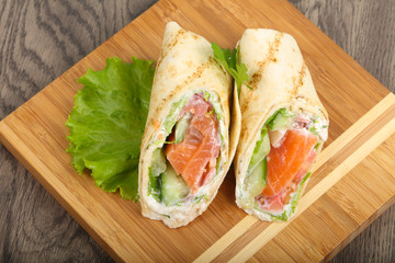 Salmon bread roll