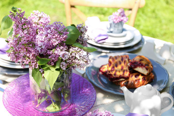 Beautiful table setting with lilac flowers decoration