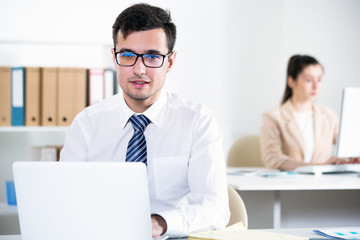 Obraz premium Businessman working in an office
