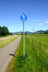 Gemeinsamer Fu&szlig;- und Radweg 