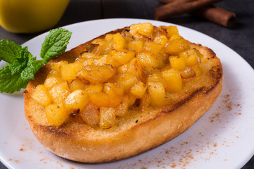 Apple fruit spread with cinnamon and fruit pieces