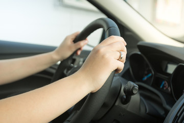 Obraz na płótnie Canvas Closeup photo of woman driving car