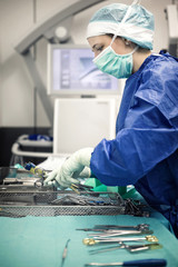 Op-Schwester bei der Arbeit, Krankenpflege, OTA