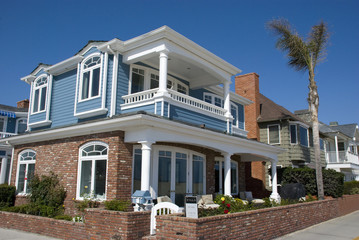Fototapeta na wymiar Typisch amerikanisches Haus in Newport Beach, Orange County - Kalifornien