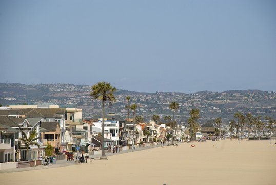 Strand und Häuser von Newport Beach, Orange County - Kalifornien