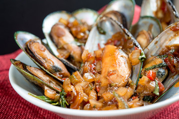 Mussel with white wine sauce on table