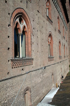 Castello visocnteo_Pavia_il fianco