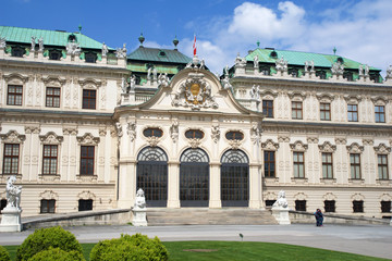Obraz premium VIENNA, AUSTRIA - APR 29th, 2017: Belvedere is a historic building complex in Vienna, consisting of two Baroque palaces the Upper and Lower Belvedere , the Orangery, and the Palace Stables