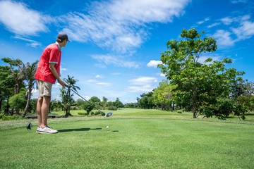 golfer tee off