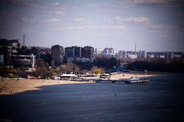 Naklejka premium City on river, beach and pier landscape