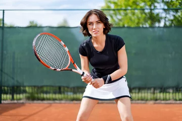 Fototapeten Beautiful young girl on the open tennis court © bondarchik