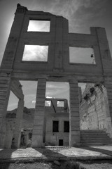 Fototapeta premium Building in Ruins