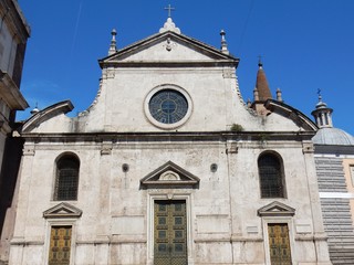 Fototapeta na wymiar Roma - Facciata della Basilica di Santa Maria del Popolo