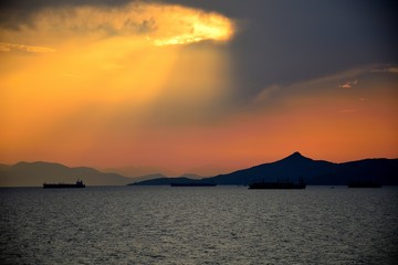 Fototapeta na wymiar Coucher de soleil au large de la Grèce 