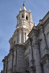 Clocher de la cathédrale plaza de Armas à Arequipa au Pérou