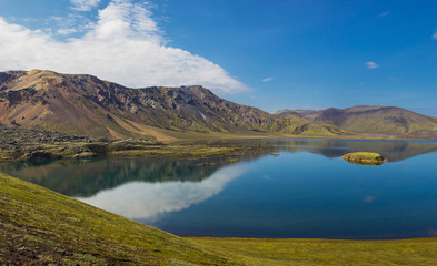 Fototapeta na wymiar Beautiful lake in mountains during sunny day, Landmannalaugar, Iceland