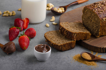 Nutella spread with wholegrain bread