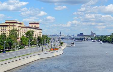 Москва-река и Фрунзенская набережная 