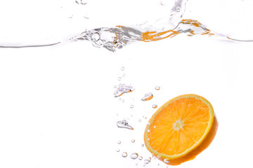 Obraz na płótnie Canvas orange slice in water splash on white background