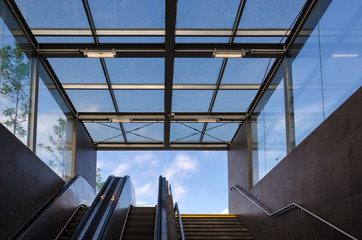 UNDERPASS - Exit the tunnel on the escalator