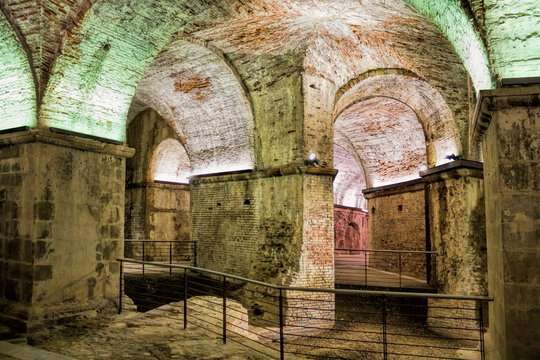 Lucca, Katakomben