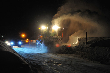 大雪の風景　活躍する除雪車
