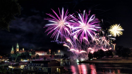 Obraz premium Castle Wawel with fireworks, Krakow in Poland, in Europe ( Kraków , Cracow , new year , eve )