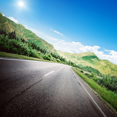 Naklejka premium Road in mountains